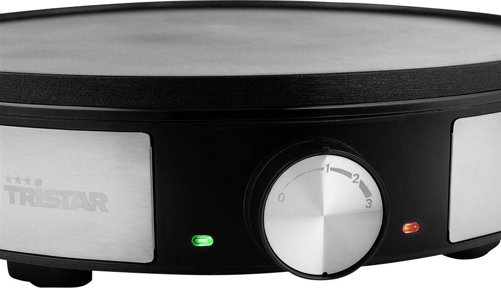 Elektromos palacsintasütő hőmérséklet-szabályzóval és működést jelző lámpákkal az elején.