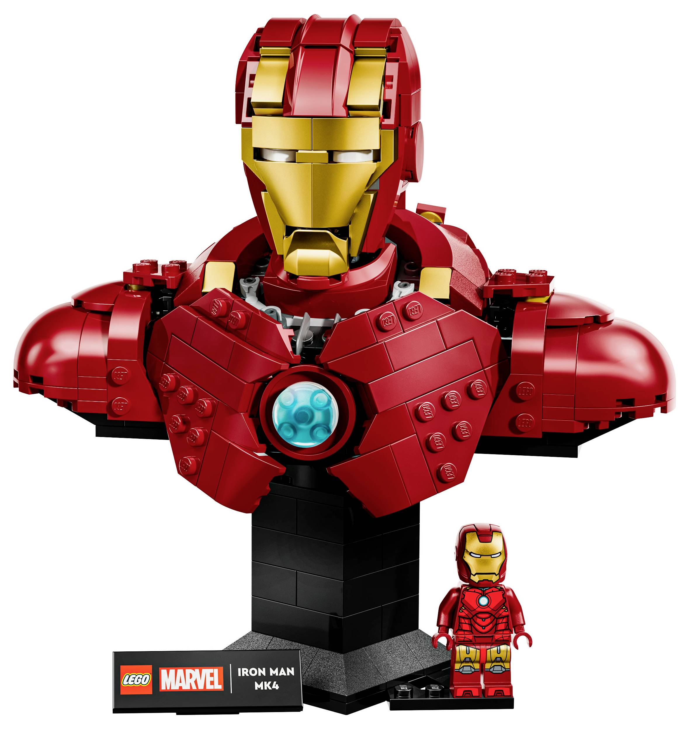 LEGO Iron Man MK43 mellszobor fényes vörös és arany színezéssel. Mellette kis Iron Man figura.