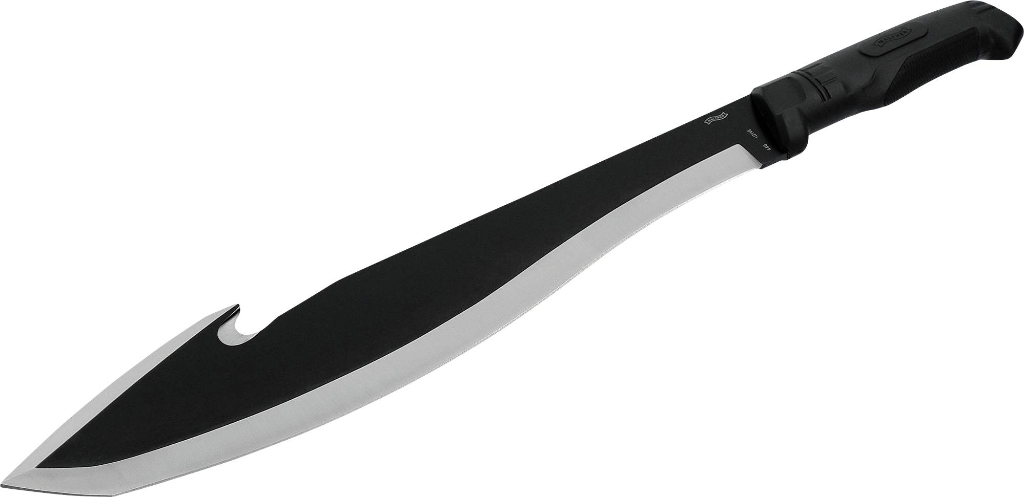 Egy fekete machete, amelynek pengéjén horog van a hátoldalán, és ergonomikus markolattal rendelkezik, fehér háttér előtt fekszik.