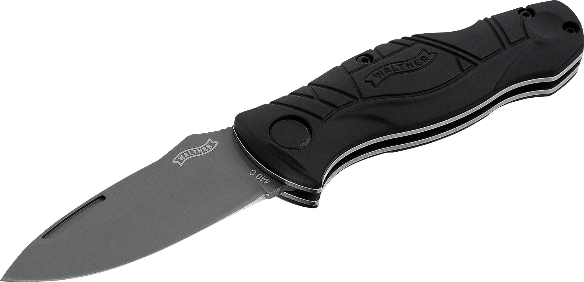 Egy fekete zsebkés kinyitva, szürke pengével egy világos felületen fekszik.