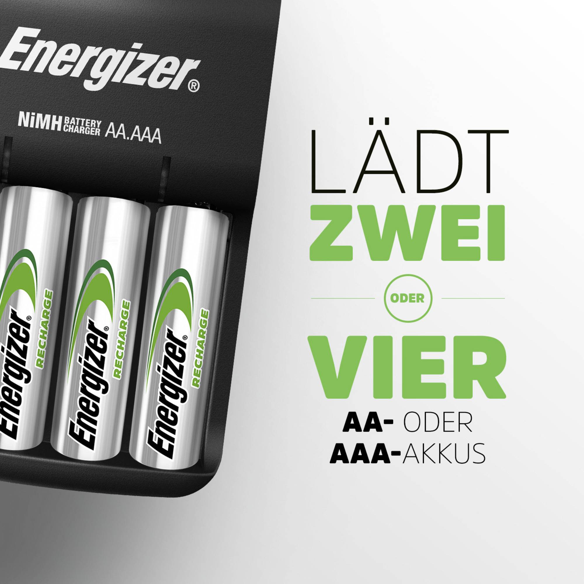 Töltő három Energizer AA akkumulátorral. A szöveg így szól: 'Két vagy négy AA- vagy AAA-akkumulátor töltésére alkalmas'.