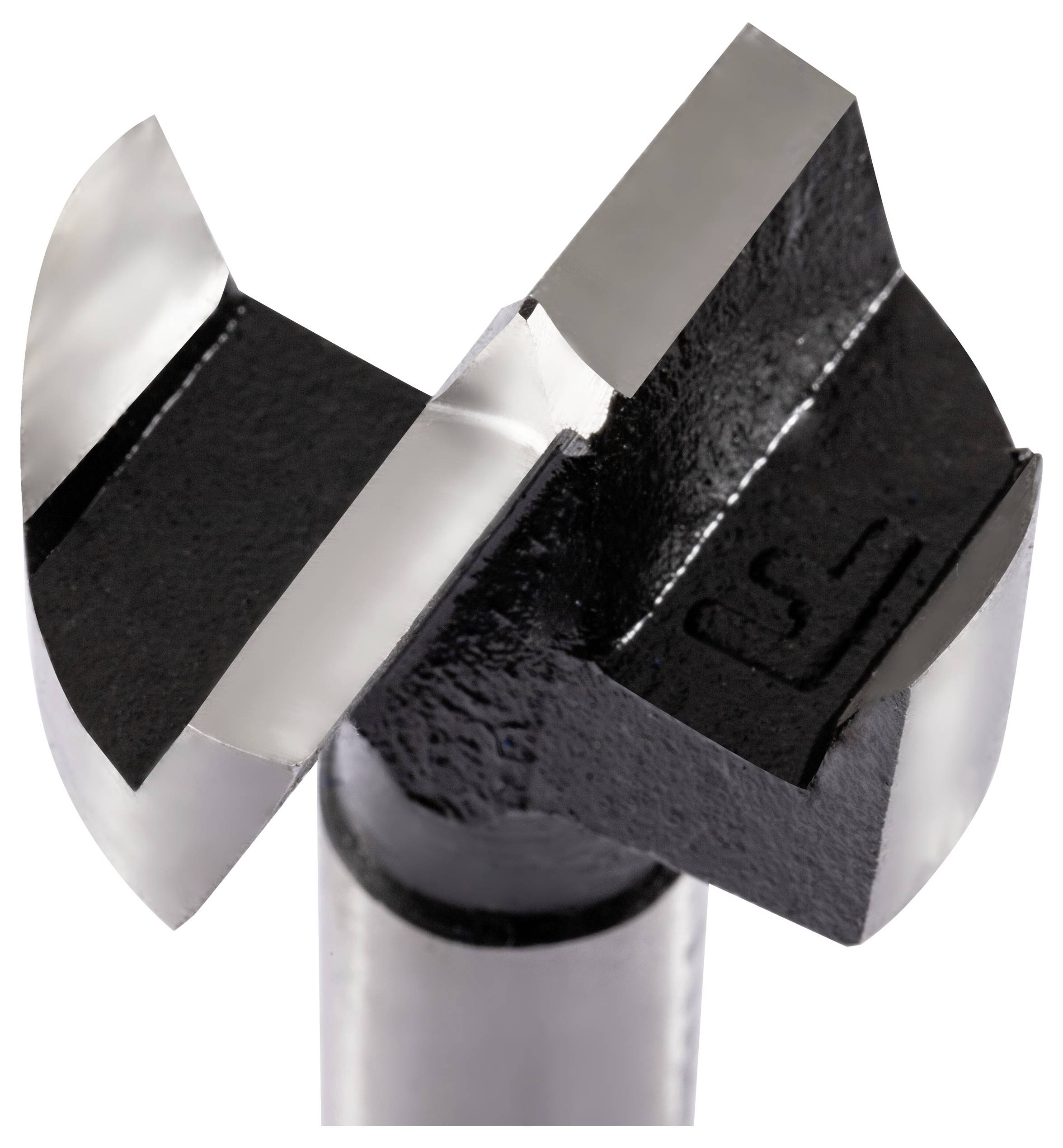 Közelkép egy Forstner-fúrófejről éles, lapos vágóélekkel. Használatos precíz, sík aljú lyukak fúrásához famunkák során.