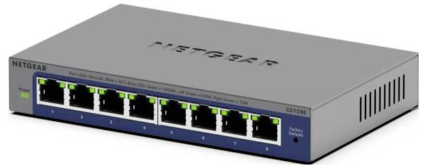 Egy szürke Netgear GS108E 8 portos Gigabit Ethernet switch, minden csatlakozáshoz LED-jelzésekkel és hálózati csatlakozóval.