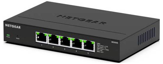 Egy fekete Netgear hálózati switch hat Ethernet-porttal és állapotjelző lámpákkal.
