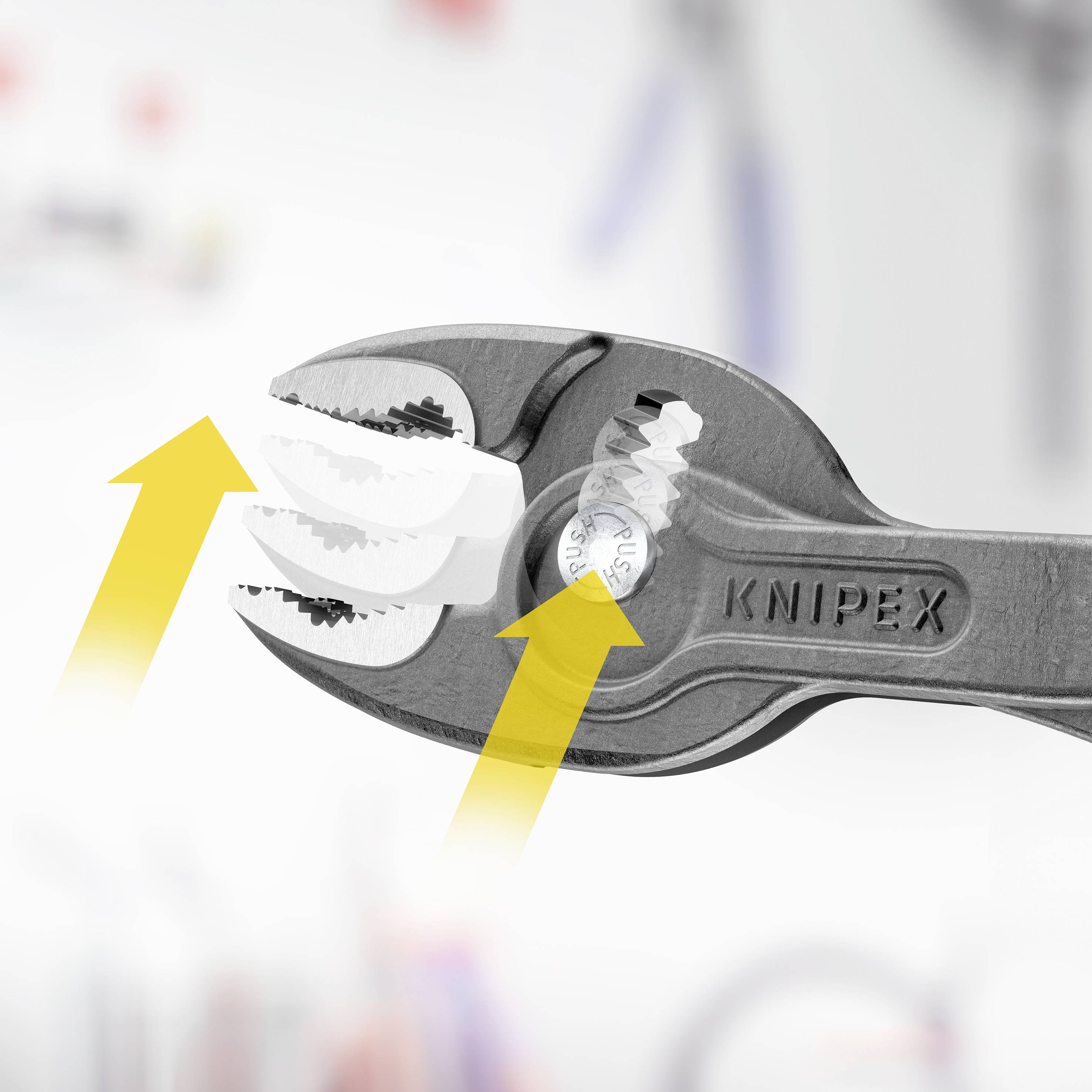 'Egy állítható KNIPEX-fogó közeli felvétele, sárga nyilak mutatják a pofák mozgását, hogy érzékeltessék a szerszám alkalmazkodóképességét.'