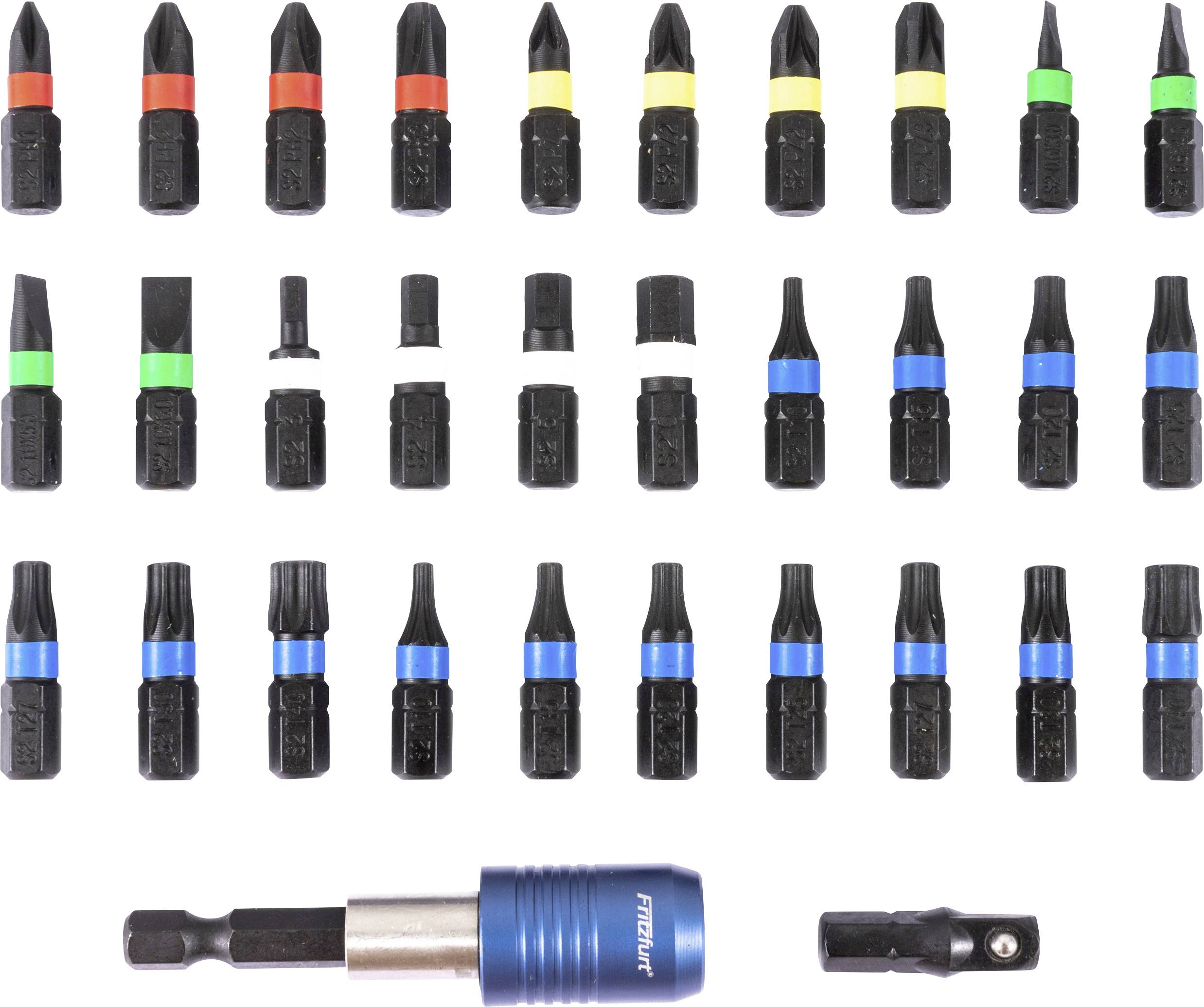 28 darab csavarhúzó bit négy sorban elrendezve, különböző színek jelzik a típusokat. Alatta egy kék adapter és egy foglalat.