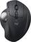 Fekete ergonomikus egér trackballal bal oldalon, több gombbal, köztük egy módváltó gombbal, és középen egy görgetőkerékkel.