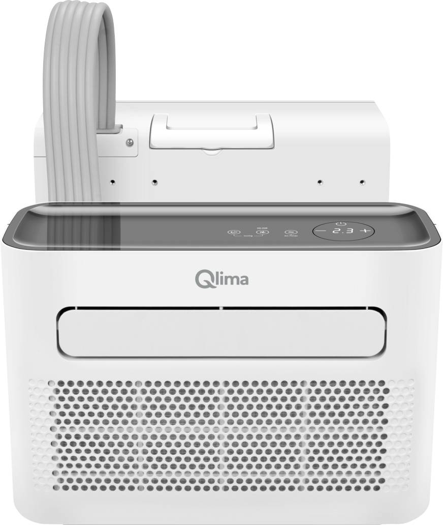 Hordozható légkondicionáló digitális kijelzővel és szellőzőráccsal. A csatlakozódugó és a légcső látható.