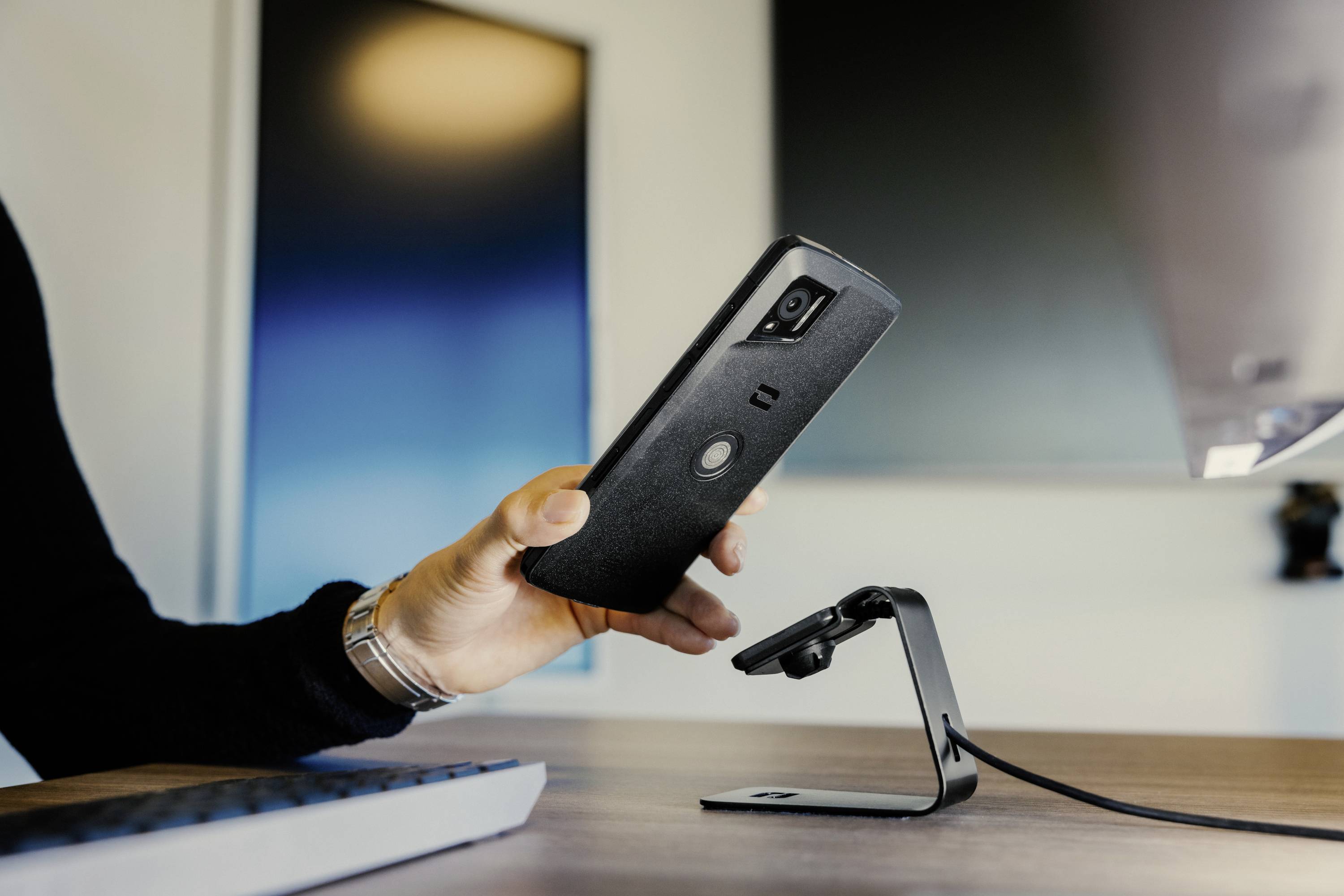Crosscall Töltőállomás 18 W X-DockE Ladegerät 1301299999435 Kimenetek 1x USB-C® Fekete-8