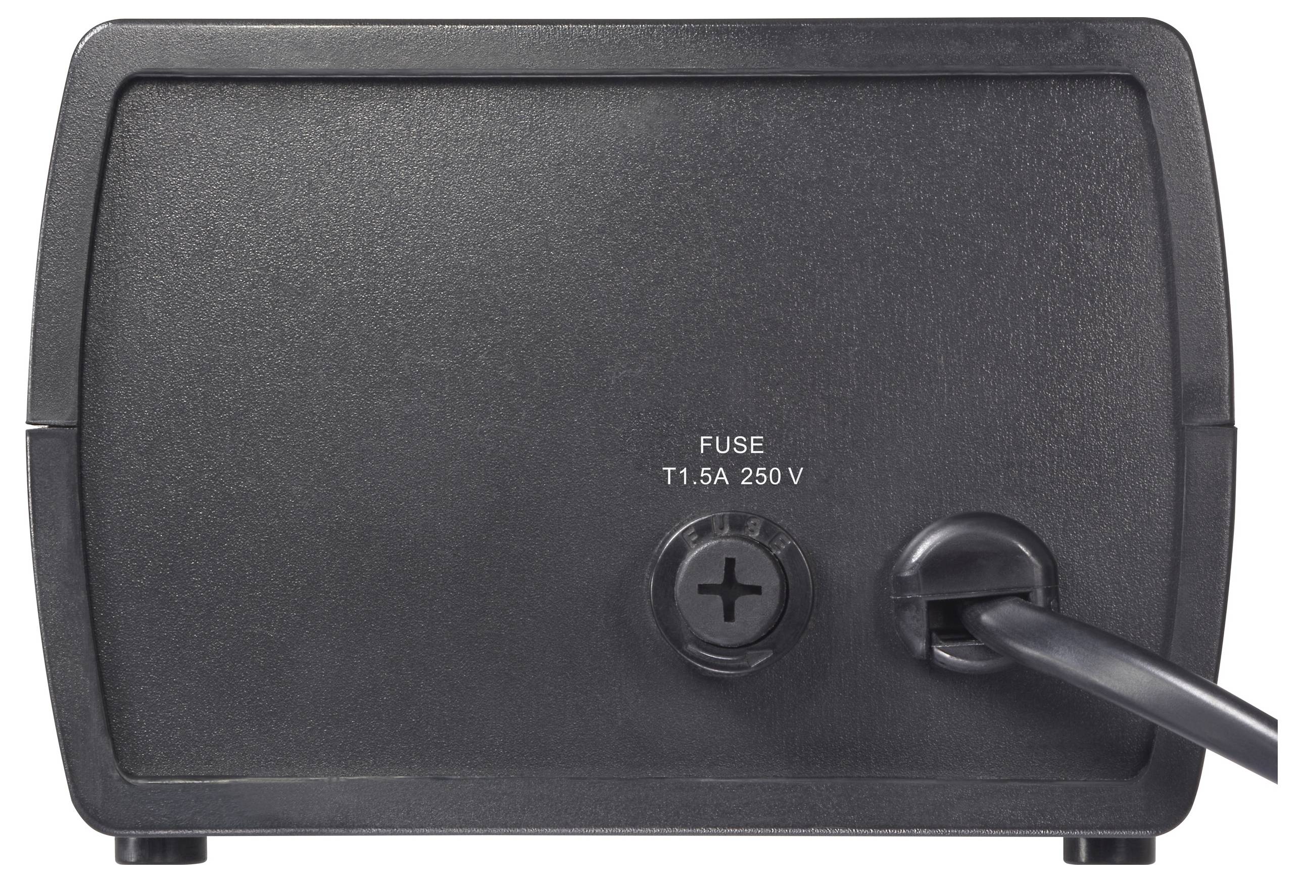 A kép egy elektromos eszköz hátoldalát mutatja egy látható biztosítéknyílással, amelyen a "FUSE T1.5A 250V" felirat található, és egy bekapcsolt tápkábel látható.