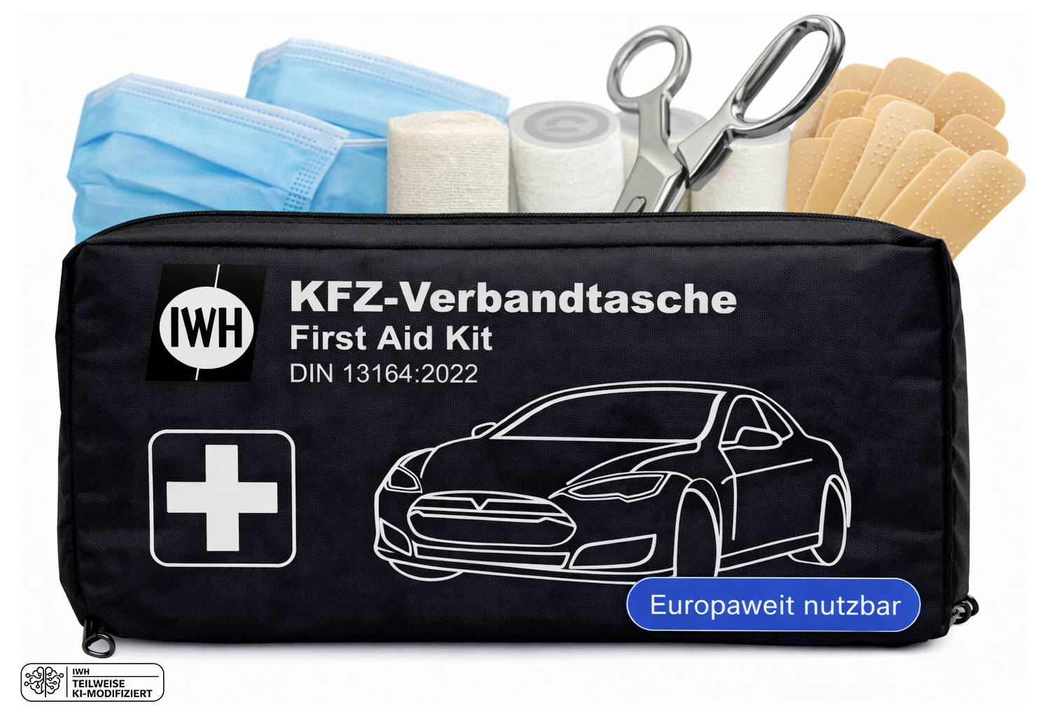 Fekete elsősegélynyújtó táska, amelyen a "KFZ-Verbandtasche First Aid Kit" felirat látható autó ikonnal és "Europaweit nutzbar" (az egész Európában használható) szöveggel, mögötte kötszerek, gézek, olló és tapaszok láthatók.