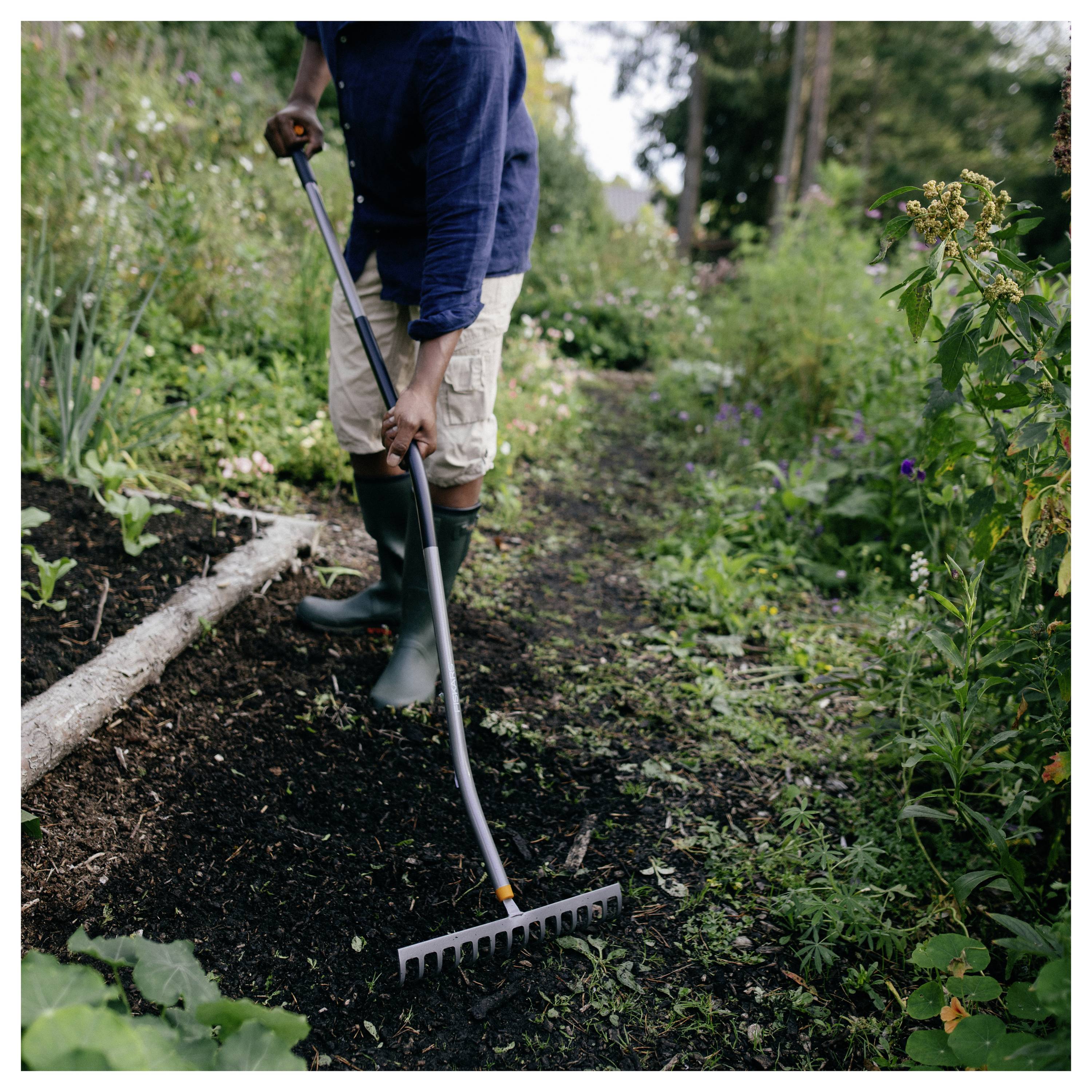 Fiskars 1077112 Gereblye Munkaszélesség 36 cm-1