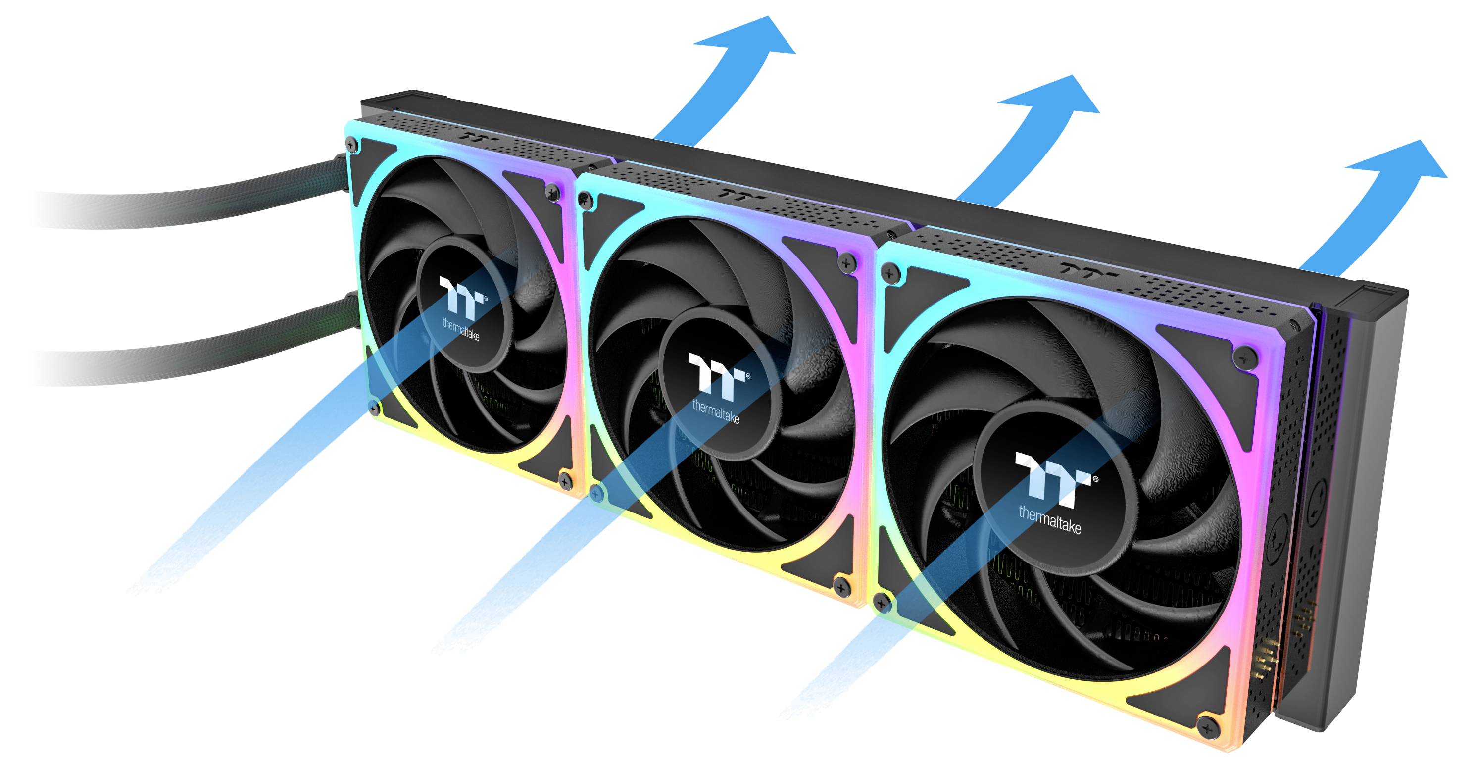 Egy számítógép hűtőventillátor rendszer három megvilágított ventilátorral fújja ki a levegőt. Kék nyilak jelzik a levegőáramlás irányát a készüléken keresztül.