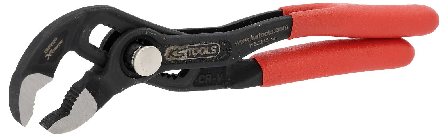 Egy piros markolatú, fekete testű állítható fogó, amely tárgyak megfogására alkalmas fogóval rendelkezik.