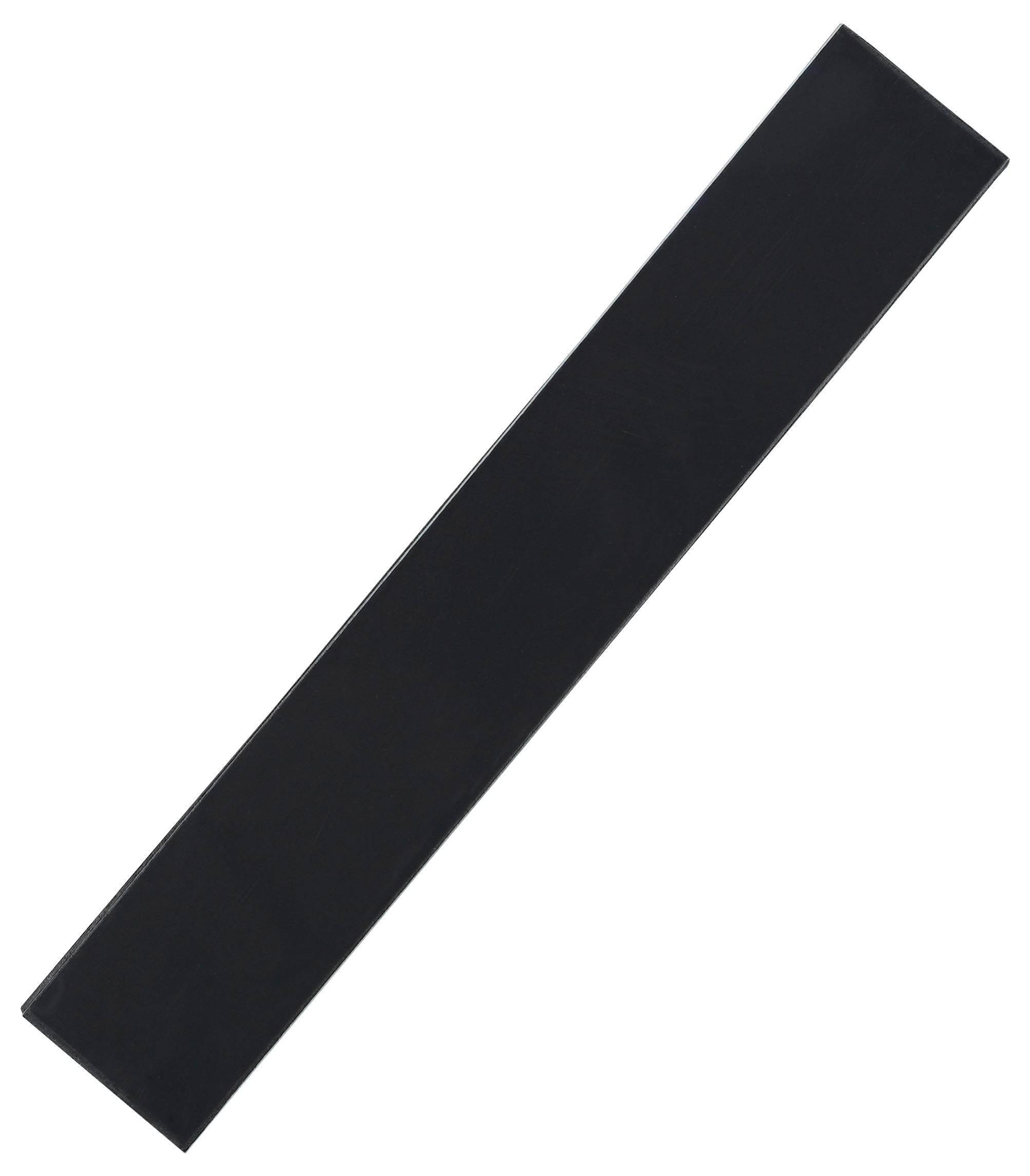 Egy hosszú, vékony fekete téglalap jelenik meg fehér háttér előtt, valószínűleg egy minimalista vagy absztrakt design elem részeként.