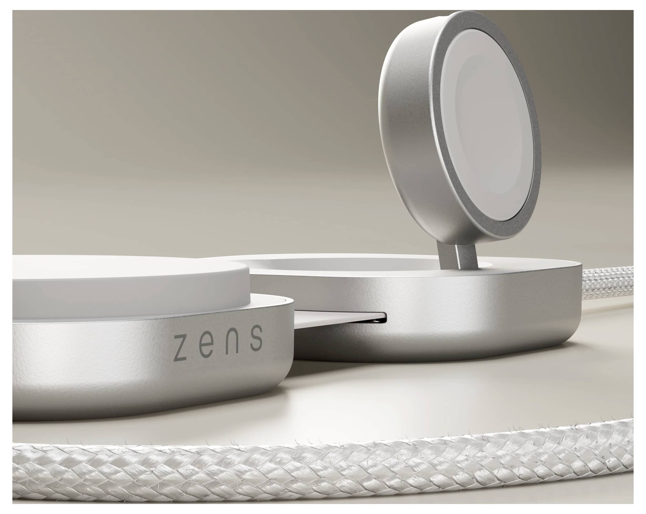 Egy karcsú, ezüst vezeték nélküli töltőpad két foglalattal és fonott kábellel, amelyen a 'zens' felirat szerepel, elektronikus eszközök töltésére tervezve.