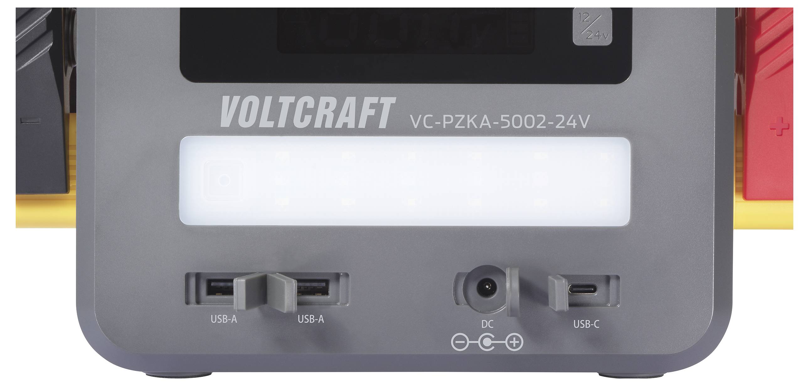 A kép egy Voltcraft VC-PZKA-5002-24V tápegységet mutat két USB-A porttal, egy USB-C porttal és egy DC bemenettel, elölnézetből.