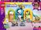 LEGO Friends Szórakoztató Beltéri Játszótér szett 7 éves kortól, 668 darabos. Tartalmaz színes játszótereket, figurákat és interaktív elemeket.