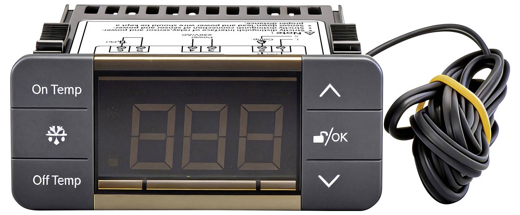 Egy digitális hőmérséklet-szabályozó eszköz, amelynek gombjai „On Temp" (Bekapcs. Hőm.), „Off Temp" (Kikapcs. Hőm.) és „OK/" feliratúak, valamint egy csatlakoztatott fekete kábellel rendelkezik.