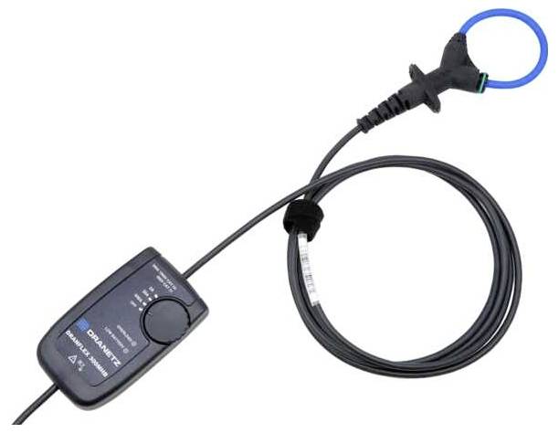 Egy elektromos lakatfogó flexibilis mérőszondával, amely az áram mérésére szolgál, és a 'Drametic' címkét viseli; elektromos rendszerek diagnosztizálásához használják.