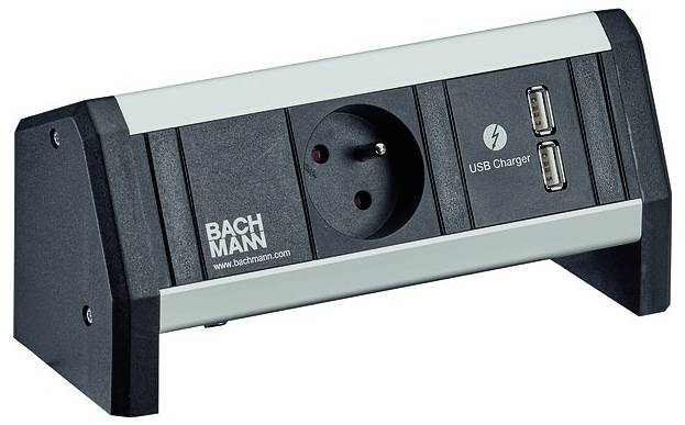 Fekete és ezüst színű elosztó egy európai csatlakozóval és két USB töltőporttal, a „BACHMANN" márka feliratával és egy weboldal hivatkozással.