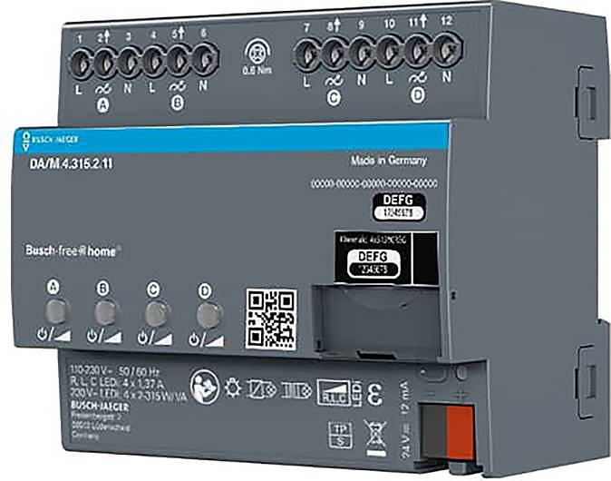'Busch-free@home DA/M 4.3.1.5.2.1.1' eszköz több csatlakozási porttal, gombokkal és digitális kijelzővel. Németországban gyártott.