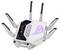Nyolc antennás fehér gaming router, LED-es fényekkel és merész, futurisztikus formatervezéssel. A tetején egy logó és a digitális '07' szám látható.