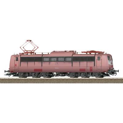 Egy rózsaszín elektromos mozdony modellje egy vágányszakaszon kiállítva, részletes felsővezeték-tartóval és egyéb bonyolult alkatrészekkel.