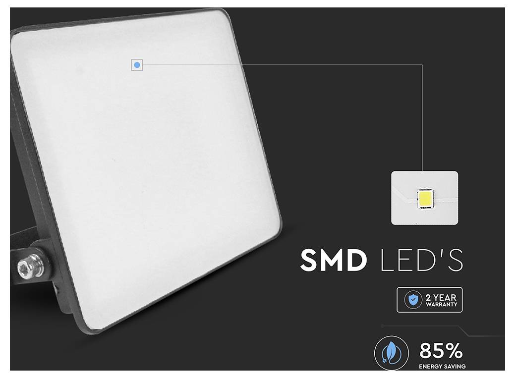 LED reflektor SMD technológiával, 85%-os energiamegtakarítással és 2 év garanciával. A LED-komponens közeli képe mellékelve.
