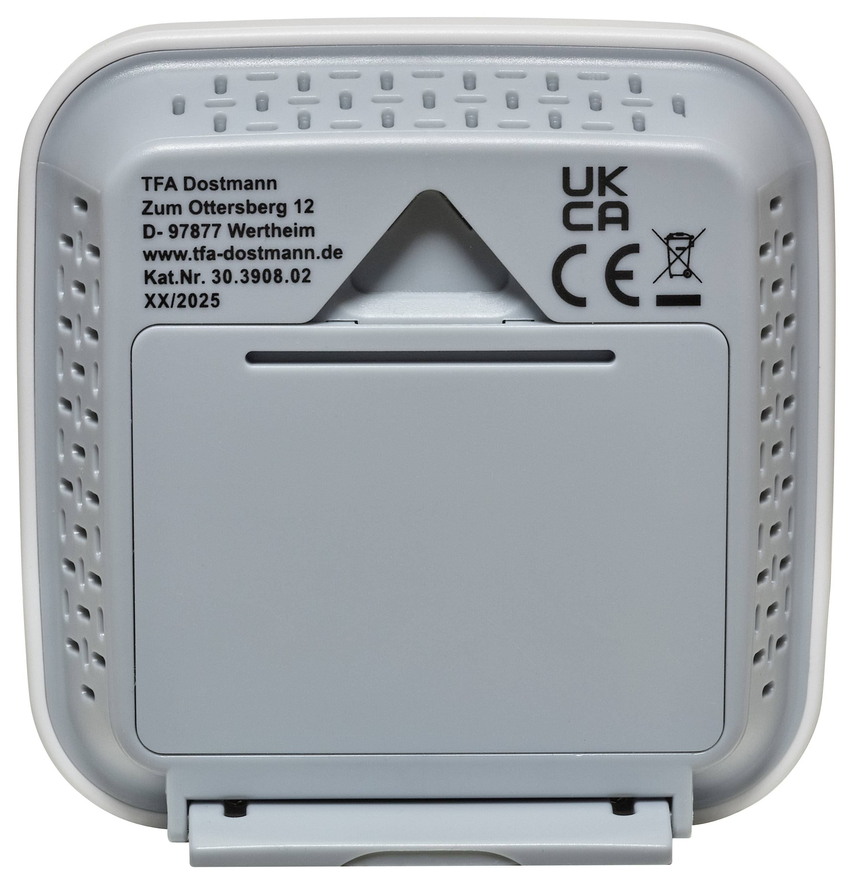 A TFA Dostmann készülék hátoldala összehajtható állvánnyal, szabályozási jelölésekkel és címadatokkal.
