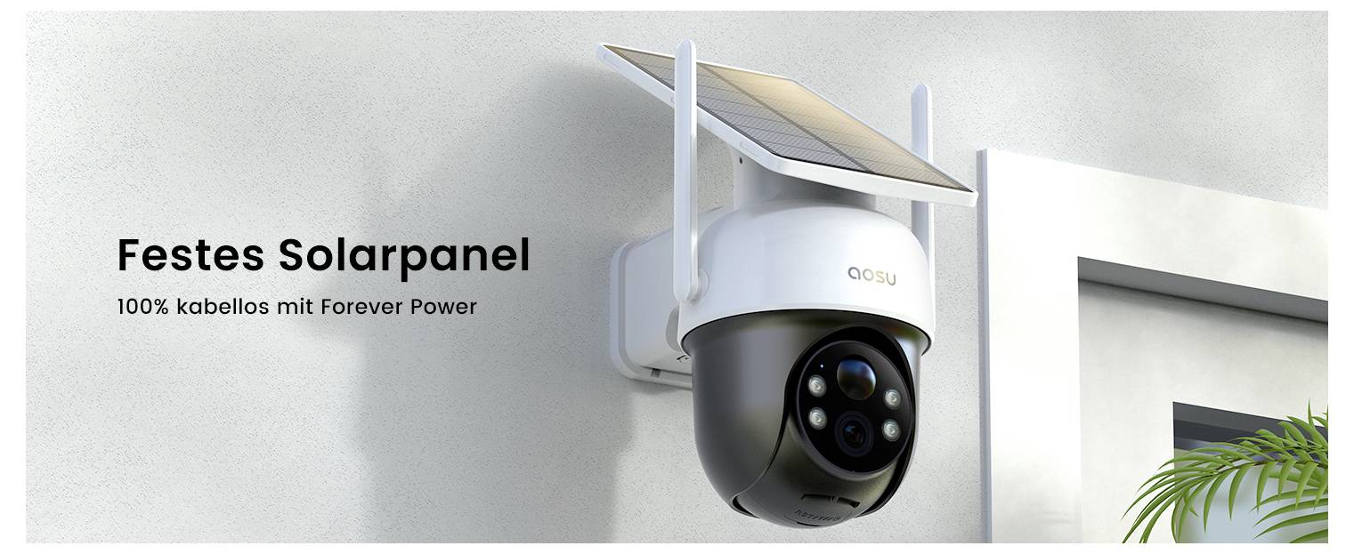 Egy biztonsági kamera napelemes panellel egy ajtó melletti külső falon, a következő szöveggel: 'Festes Solarpanel, 100% kabellos mit Forever Power'