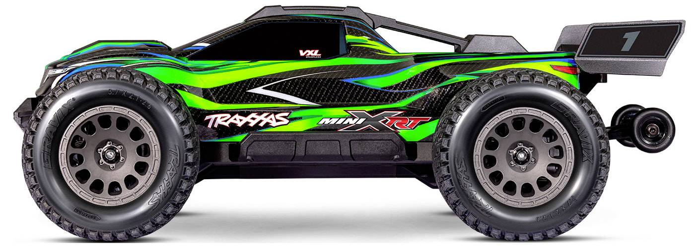 Egy zöld és fekete távirányítós versenyteherautó nagy kerekekkel, amelynek az oldalán a 'Traxxas Mini XRT' szöveg látható.