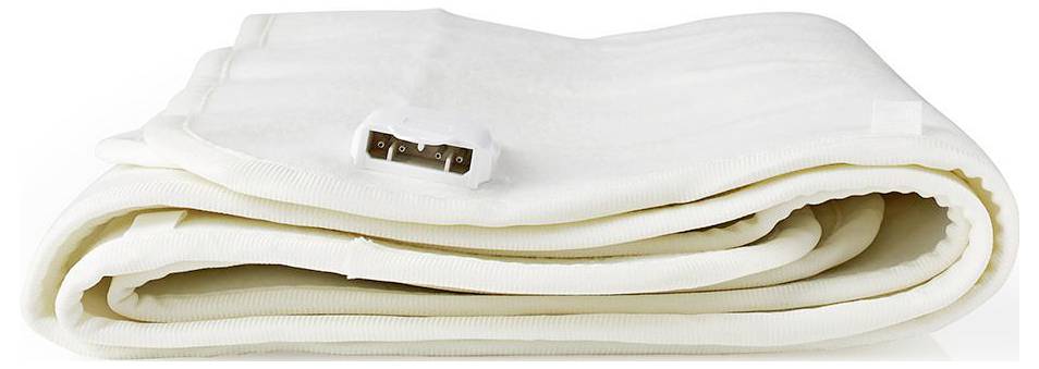 Egy gondosan összehajtogatott fehér elektromos takaró, amelyen jól látható egy szabályzó készülék.