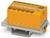 Narancssárga elektromos csatlakozó több vezetéknyílással, szürke alapzaton rögzítve. Elektromos rendszerekben a vezetékek rögzítésére és rendszerezésére használható.