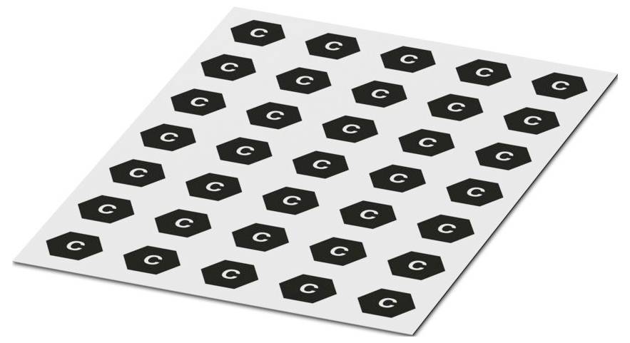 Egy fehér háttéren elrendezett fekete hatszögekből álló rács, mindegyik hatszög fehér "C" betűt tartalmaz.