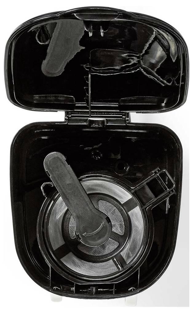 Felülnézeti kép egy nyitott fekete kávéfőzőről, amely a belső szűrőt és a vízbeömlő nyílást mutatja.