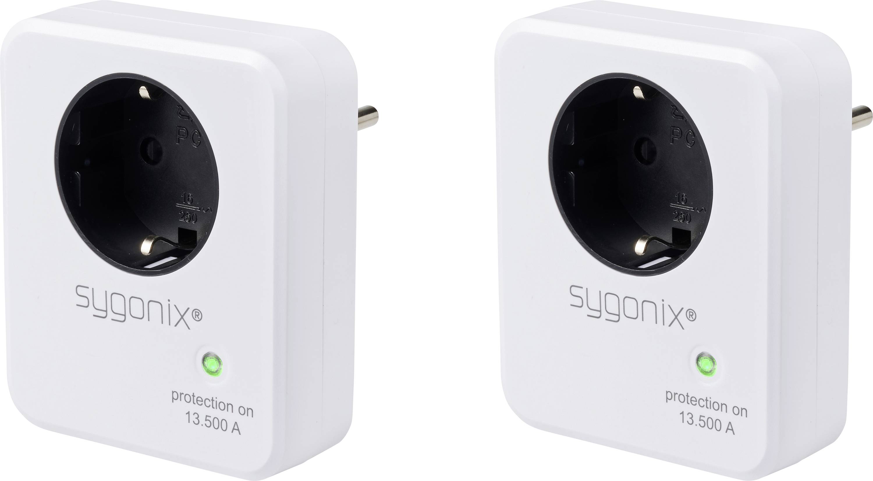 Két fehér Sygonix túlfeszültség-védelmi adapter fekete aljzatokkal és zöld jelzőfényekkel, egymás mellett fehér háttéren megjelenítve.