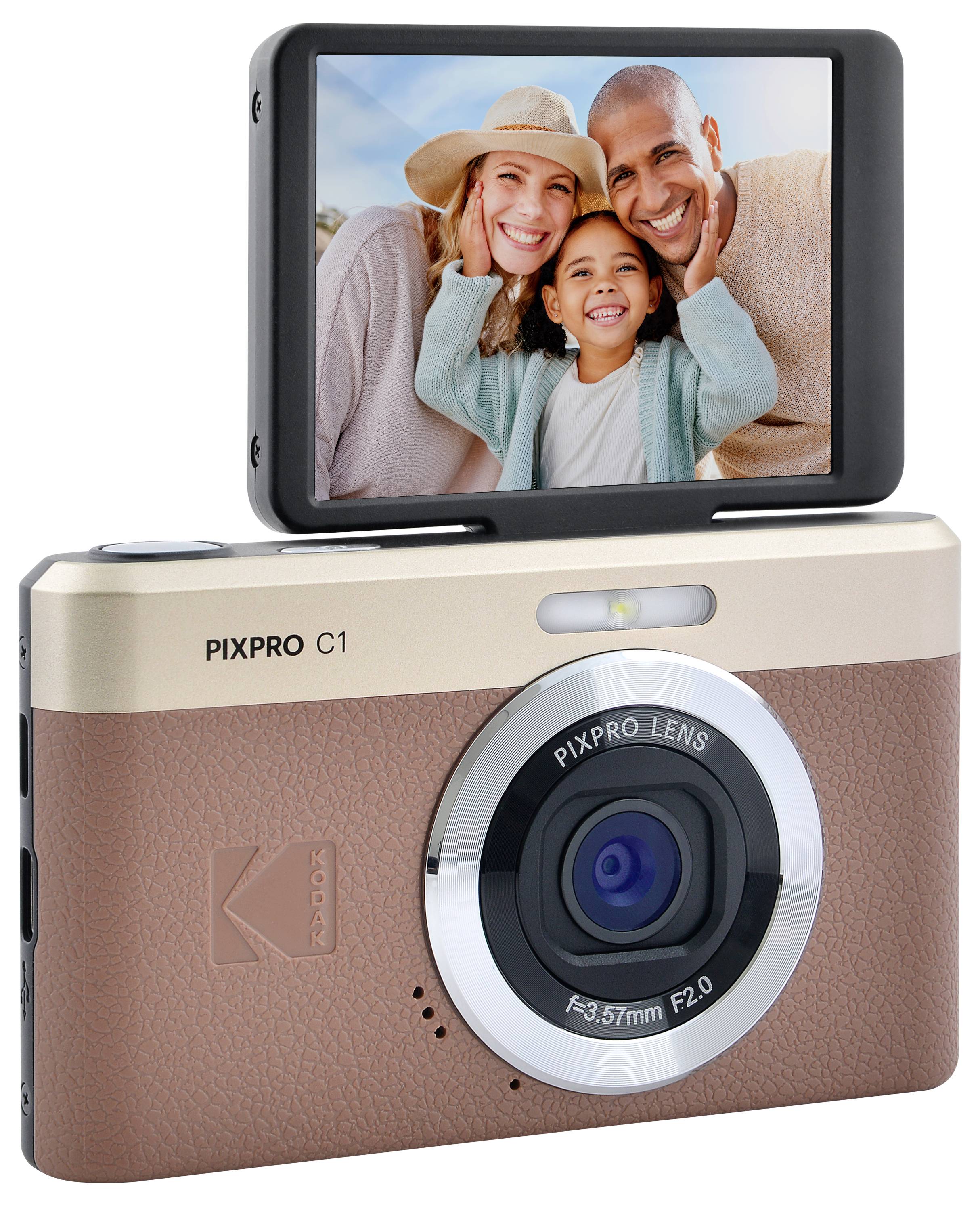 Egy digitális fényképezőgép felhajtható kijelzővel, amelyen egy mosolygó háromfős család készít magáról szelfit; a fényképezőgép barna és ezüst dizájnú.
