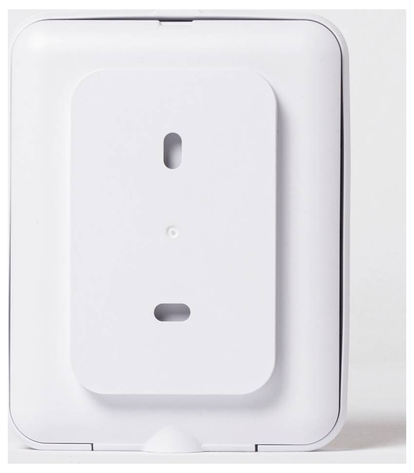 Egy fehér, téglalap alakú fali tartókonzol két csavarlyukkal, amelyet egy felületre történő biztonságos rögzítésre terveztek.