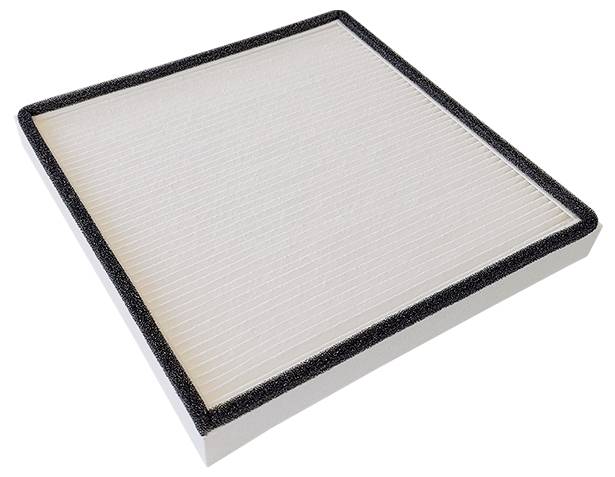 Egy négyzet alakú HEPA szűrő fehér redőzött felülettel és fekete szegéllyel, amelyet a HVAC rendszerekben vagy légtisztítóban levegő tisztítására használnak.
