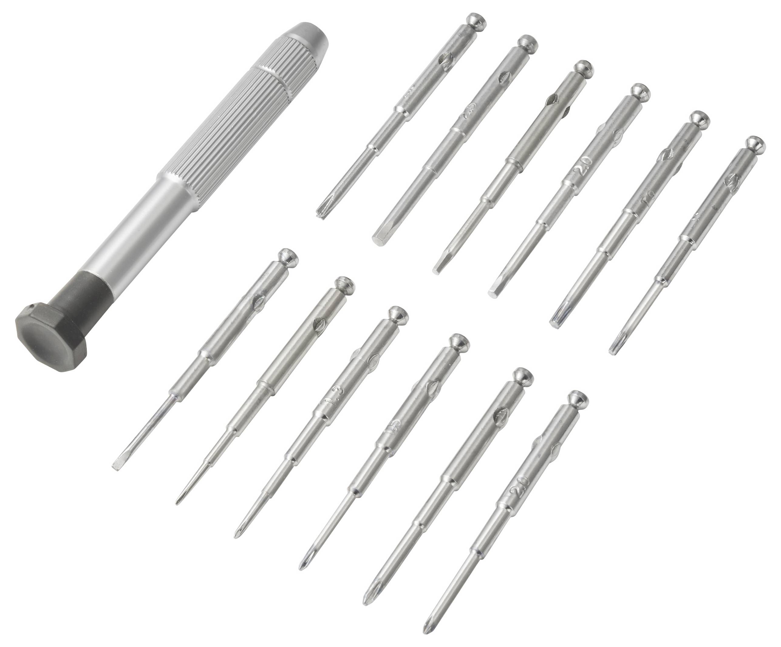 Egy kisméretű csavarhúzó textúrált fogantyúval van helyezve egy olyan csomag mellett, amely tizenkét cserélhető fém bitből áll, mindegyiknek eltérő csúcsformája és mérete van.