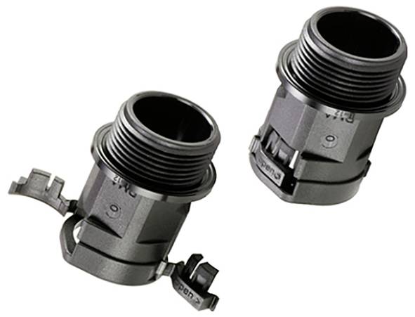 Két fekete fém csatlakozó menetes külső felülettel és csatolt szorítóval, jobbra döltve.