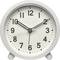 Egy fehér analóg óra, amely 10:11-et mutat.