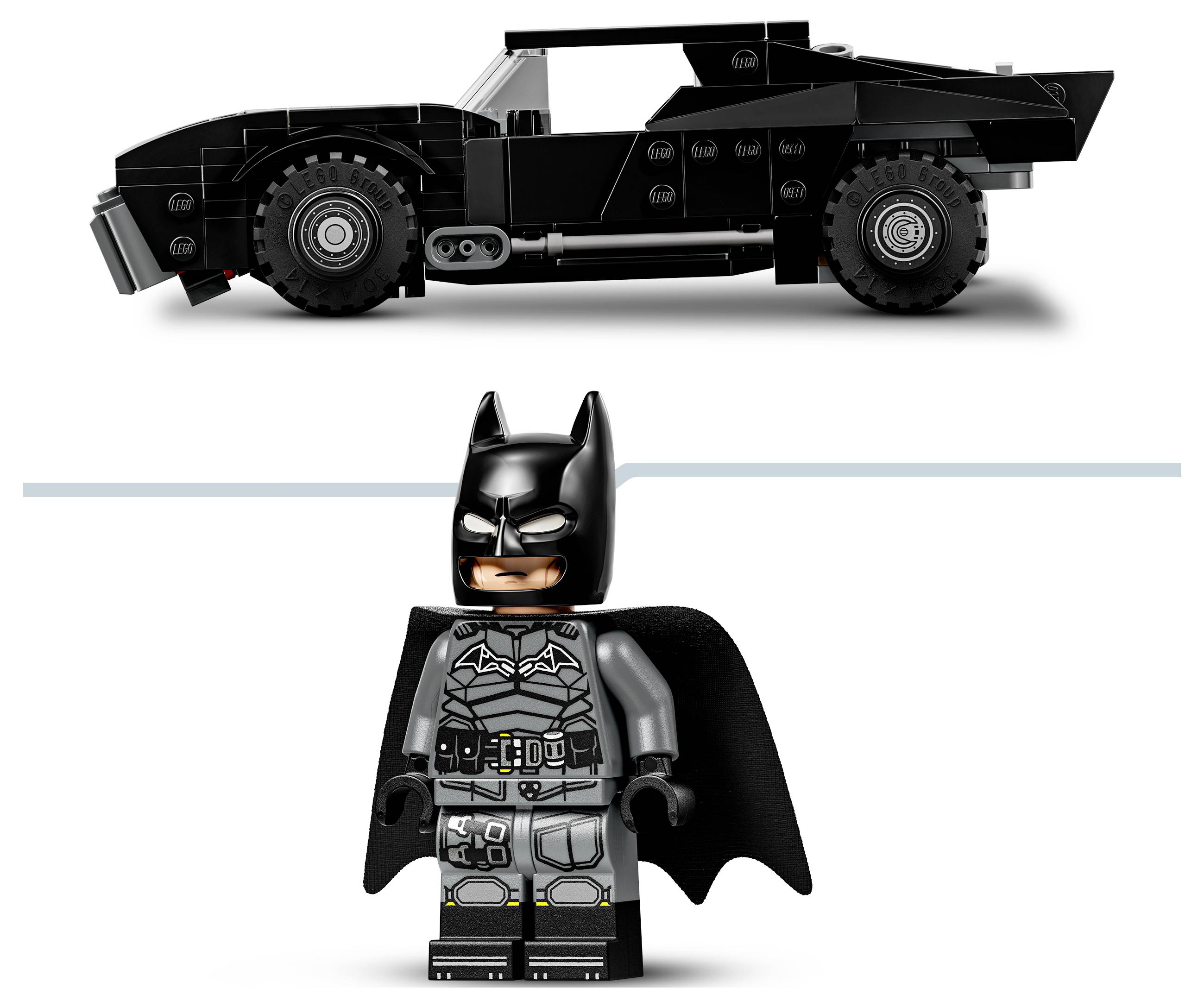 LEGO szett csomagolása egy gömb alakú Lego konstrukcióval, amely megnyílik, hogy egy részletes stadionmodellt tárjon fel belül.