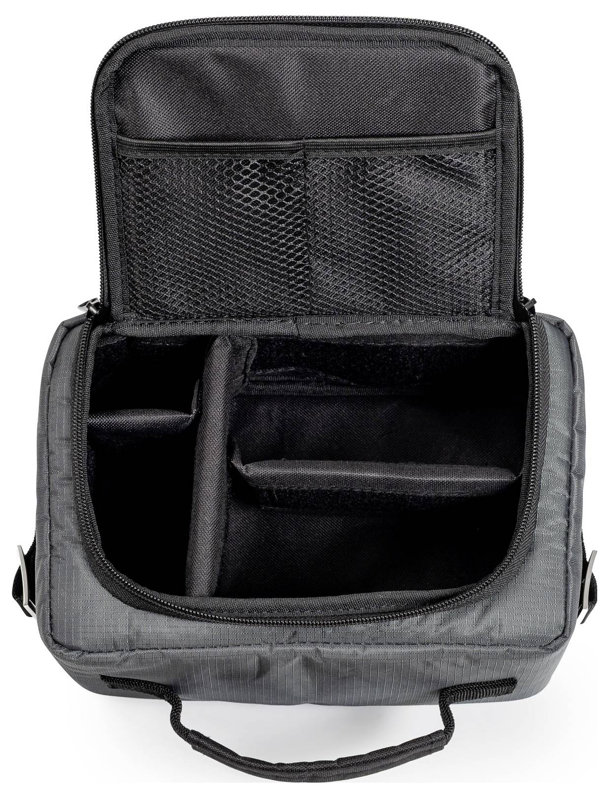 Egy nyitott, üres fekete fotóstáska több állítható rekesszel és hálós zsebekke az irányítótáblán.