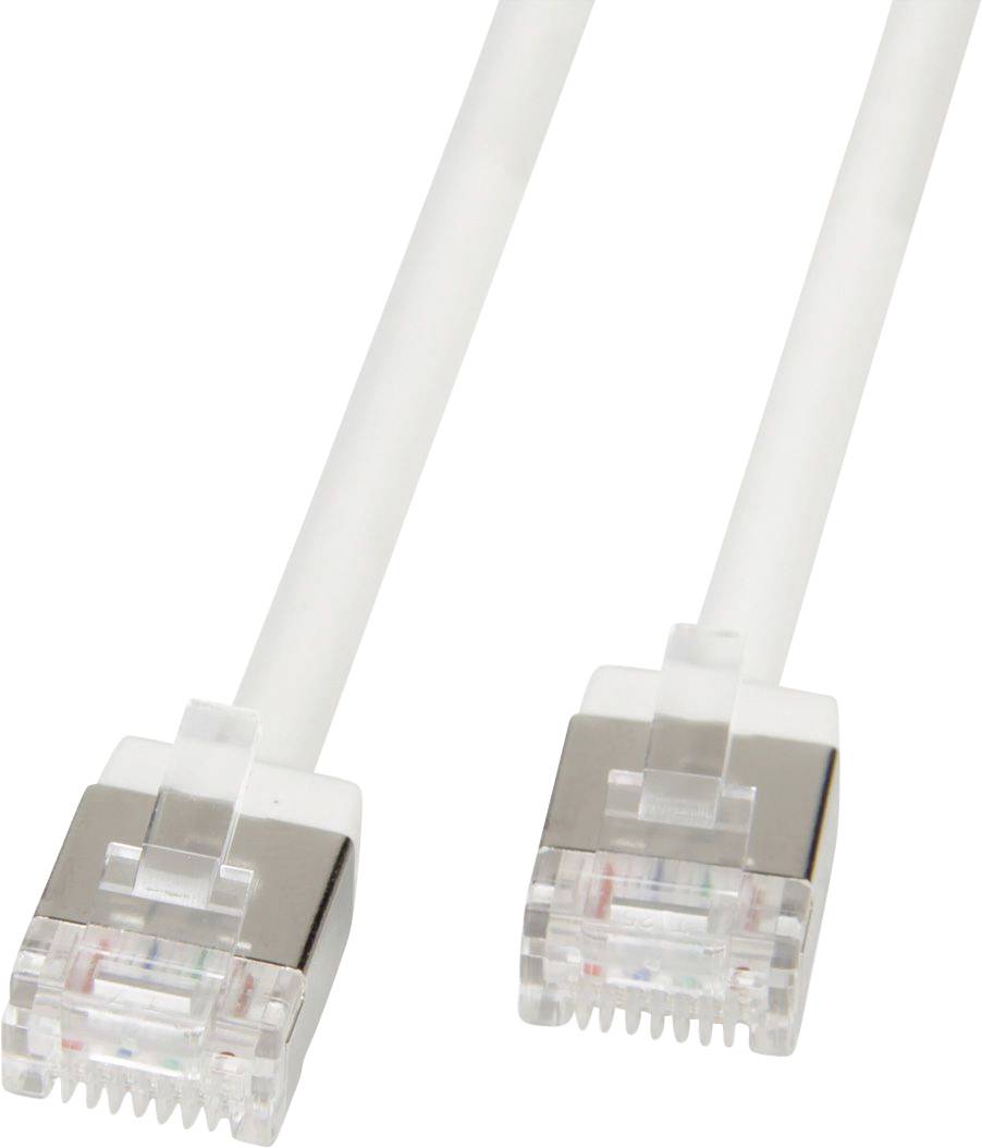 Két fehér Ethernet kábel tiszta csatlakozókkal, amely hálózatkezeléshez és internetkapcsolatokhoz használatos.
