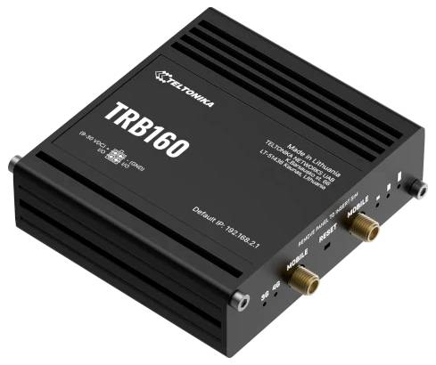 Egy fekete Teltonika TRB160 LTE átjáró eszköz több porttal és gravírozott szöveggel, amely a modell és a gyártási részleteket jelzi.