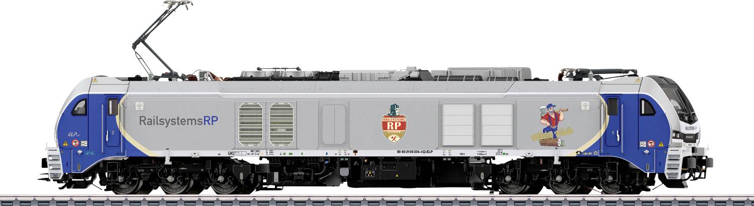 Egy modern elektromos mozdony kék és szürke festéssel, amelyet "Railsystems RP" felirat jelöl és amelynek oldalán egy rajzfilm karakter található, a vasúti síneken.