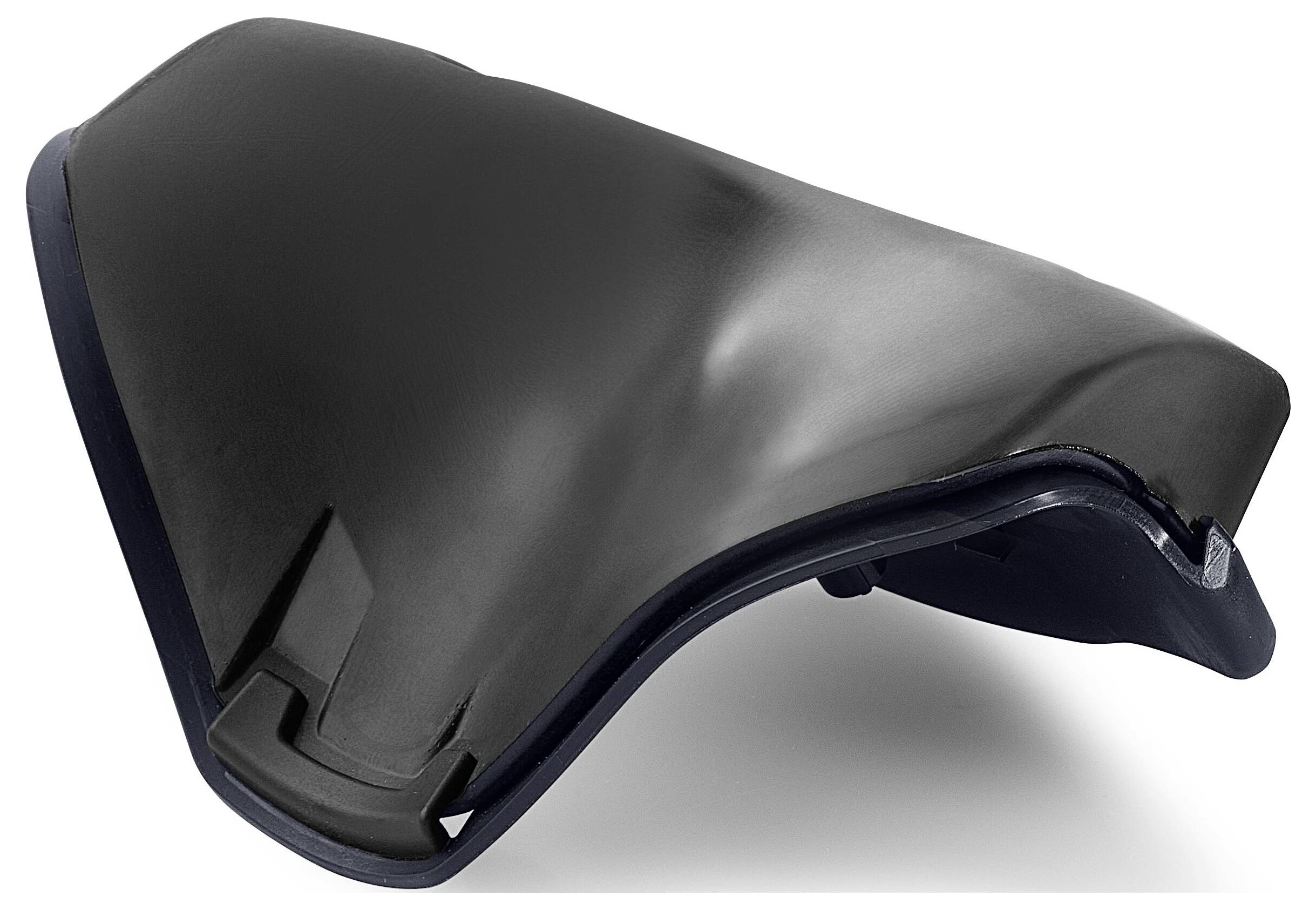 Egy fekete, körvonalazott kerékpár nyereg, elegáns dizájnnal, oldalról nézve, amely az ergonomikus alakját hangsúlyozza a kényelem érdekében.