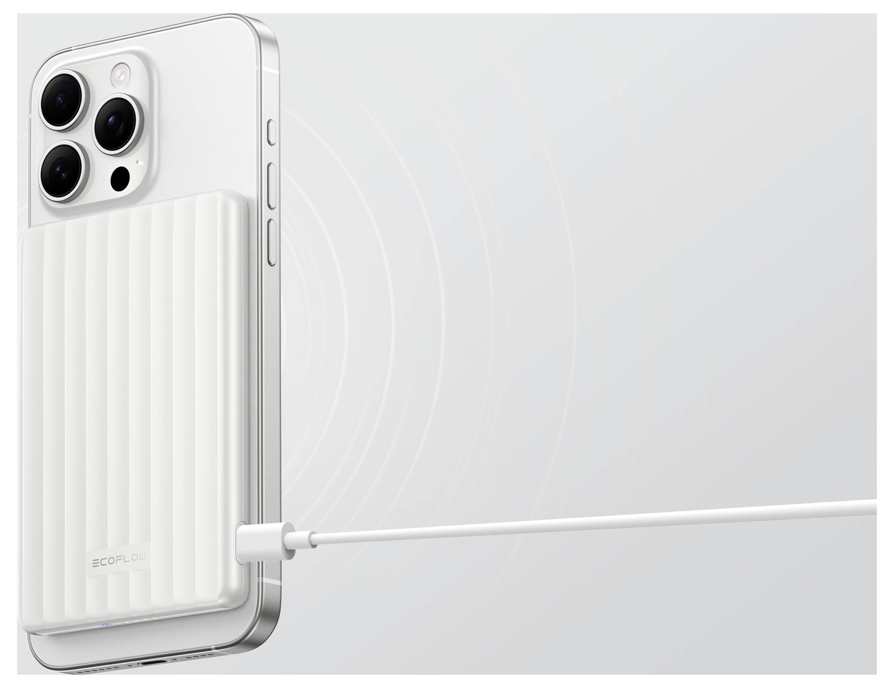 'Átlátszó műanyag C-profil élvédő vagy kábelvezető molding fehér háttéren bemutatva.'